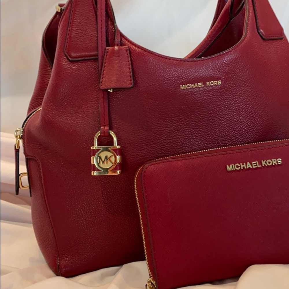 MK Dark red med. tote and clutch 🔐 - Picture 2 of 7
